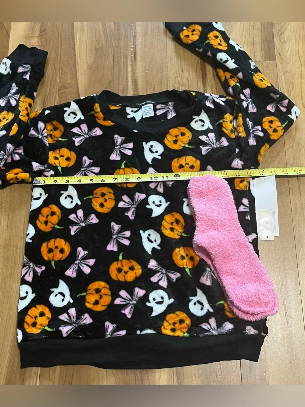 NWT Weekending Halloween Fleece Sweatshirt & Fuzzy Socks Set XS